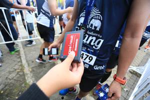 BIB: 479
                            <button type="button" onclick="openModal(4726186)" class="btn btn-primary btn-sm float-right btn-popup" data-toggle="modal" data-target=".modal-high-quality">
                        <i class="fas fa-shopping-cart"></i> Add to Cart
                    </button>
                                            <button type="button" onclick="isThisMe(4726186, true)" class="btn btn-success btn-sm float-right btn-popup btn-isme hidden" data-toggle="tooltip" data-placement="bottom" title="นี่คือรูปของคุณใช่ไหม คลิกที่นี่เพื่อเอาเข้าอัลบั้ม">
                        <i class="fas fa-plus"></i> Add to album
                    </button>
                    <button type="button" onclick="isThisMe(4726186, false)" class="btn btn-warning btn-sm float-right btn-popup btn-isnotme hidden">
                        <i class="fas fa-ban"></i> Remove from album
                    </button>